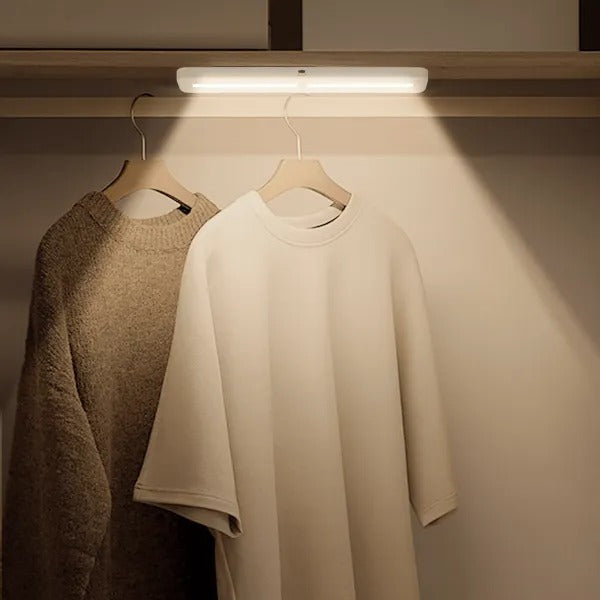 LÁMPARA LED ARMARIO REPISA 1.5W 3 PILAS AA 30K LUZ CÁLIDA SENSOR DE MOVIMIENTO AIGOSTAR 685436