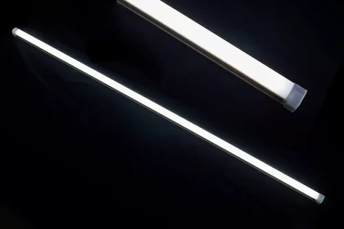 CAJA DE 100 REGLETA NEON DE 1.20 MTS COLOR BLANCO FRIO LULDEX