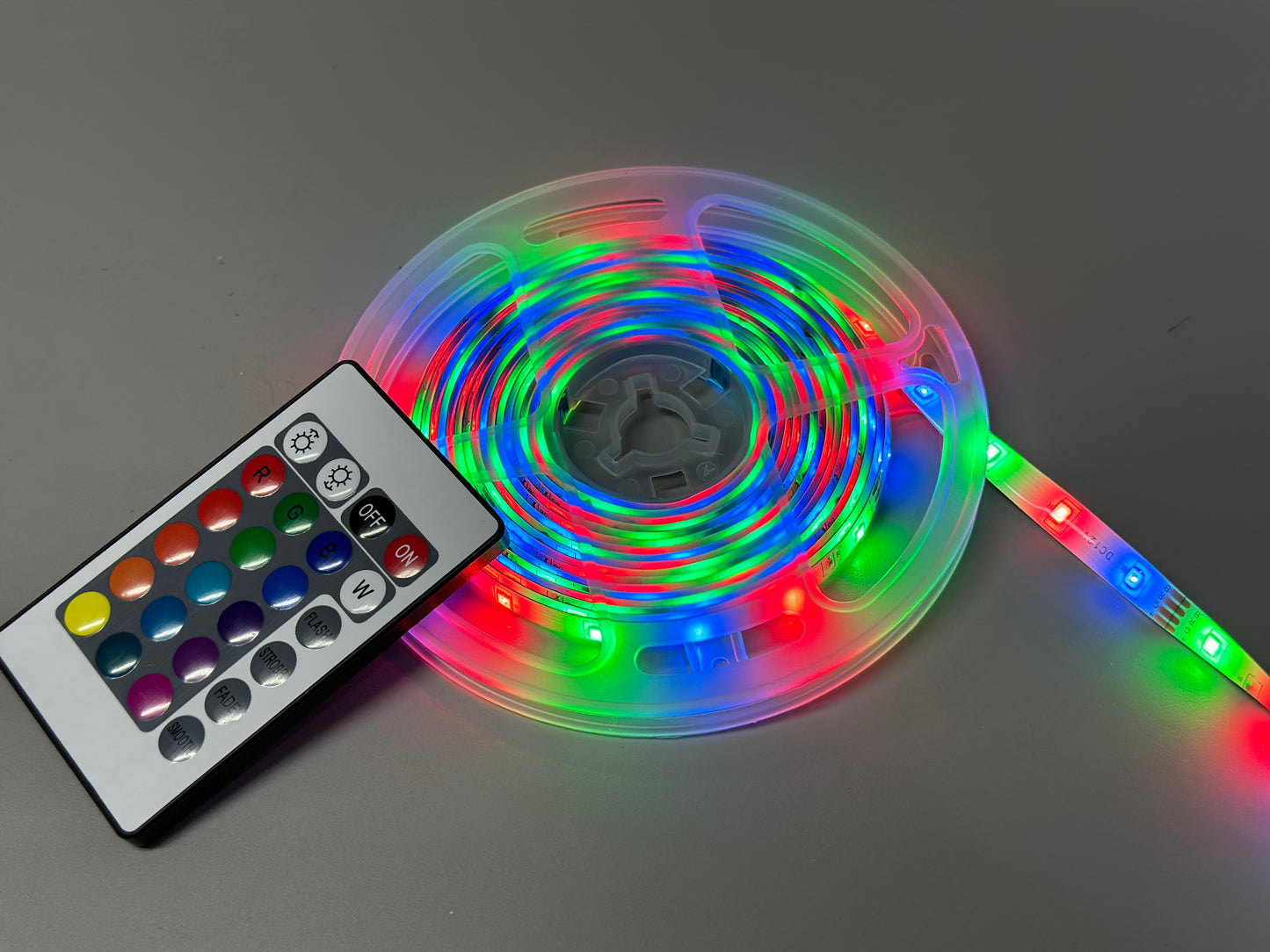 TIRA RGB (KIT) 2835 12V 25W DE 5 METROS CON ELIMINADOR ADP2835-3A LUMICRAFT