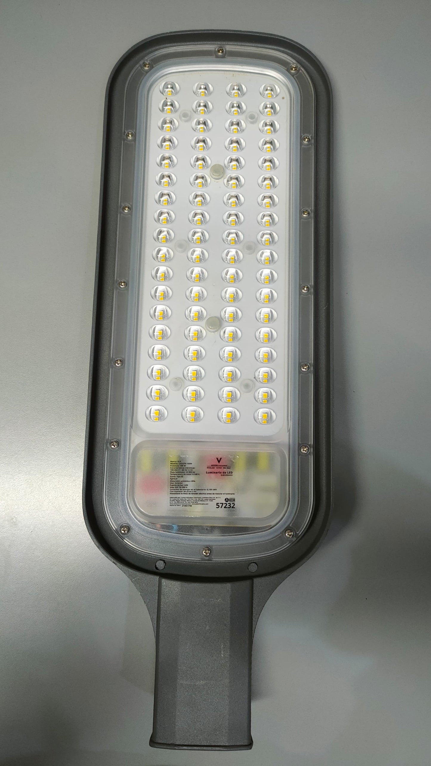 LAMPARA SUBURBANA LED 100W 100-265V 65K PHILCO 57232