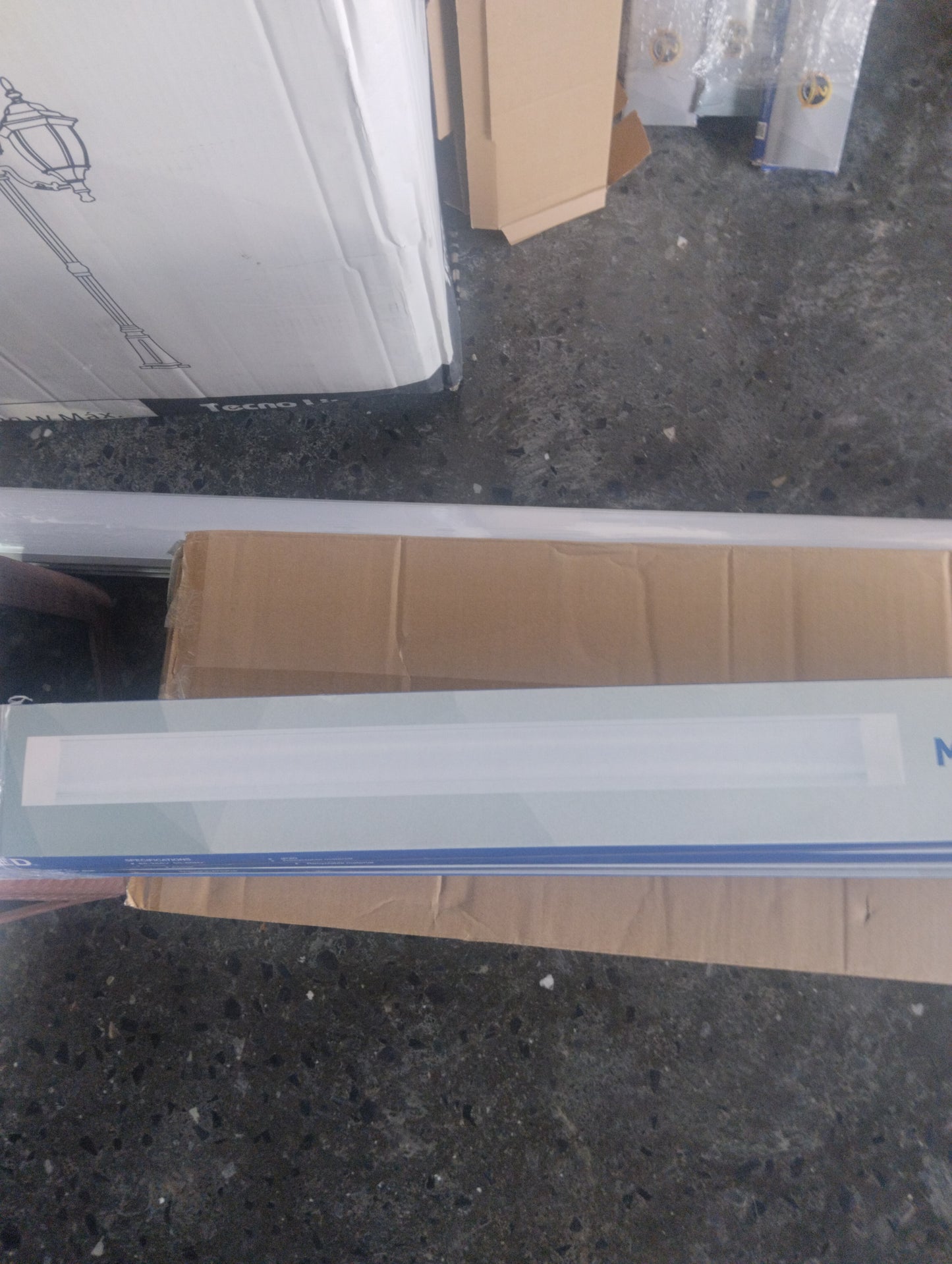 Gabinete wall lámp 80W. 2400mm. 6500K 85-265Vca-24 ML-WL-80W