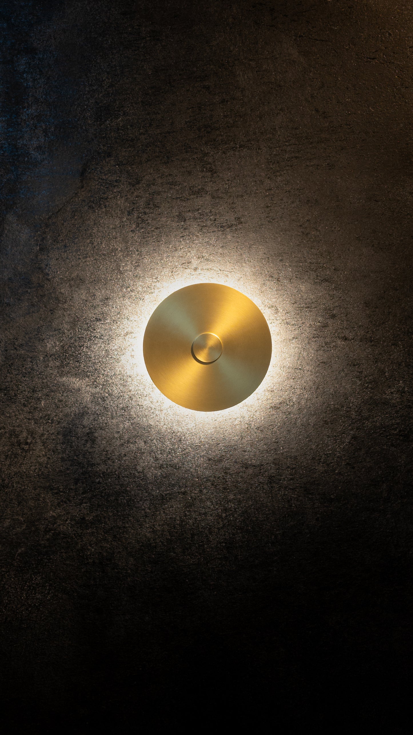 LÁMPARA DE MURO CIRCULAR DORADO 10W 567LM 30K LUZ CÁLIDA BOOMER WA040113