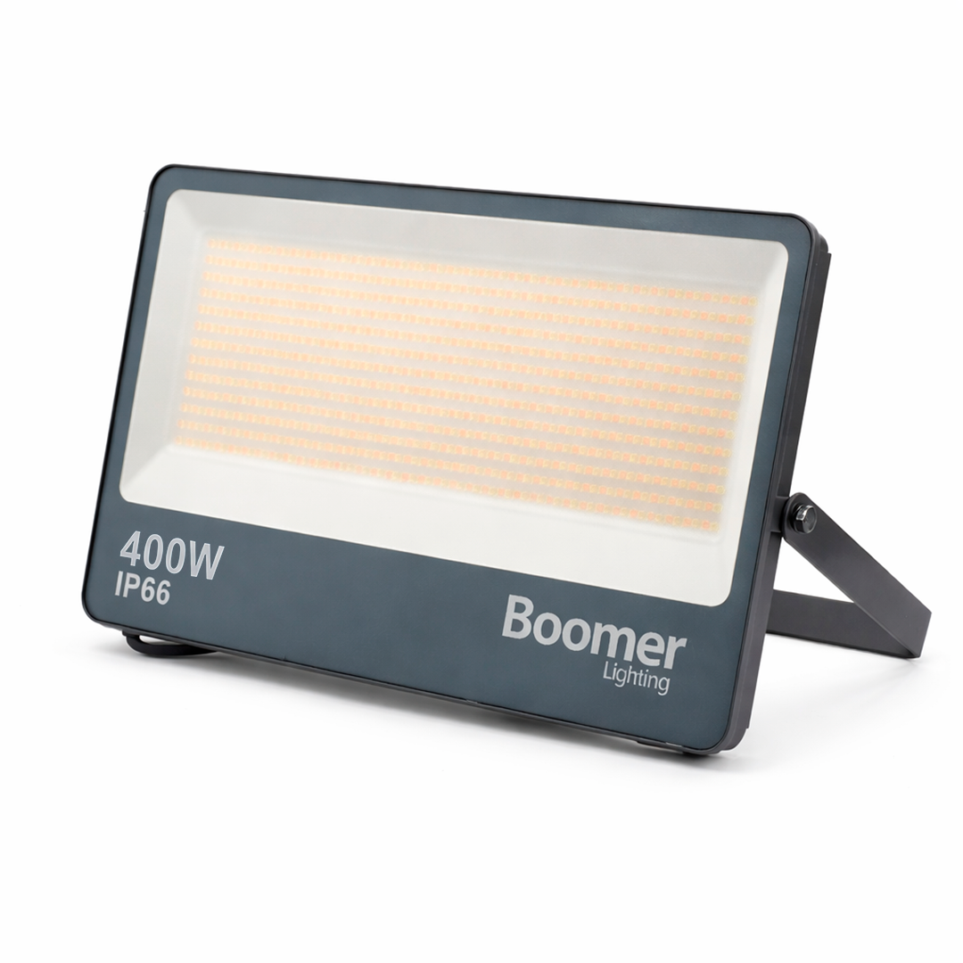 REFLECTOR LED CON SUPRESOR DE PICOS 6KV IP66 IK06 400W 44,000LM CCT MULTI TEMPERATURA BOOMER FL2205VC